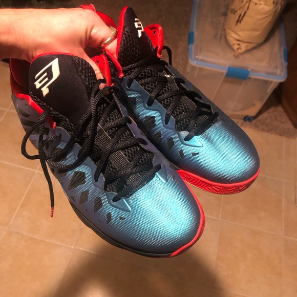 Chris Paul shoes - Picture 2 of 5